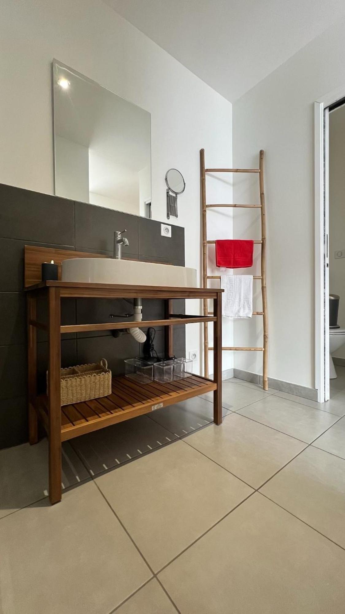 Rouge Canneberge -8 Personnes- 84M2 Vue Degagee Setaz Валуар Экстерьер фото